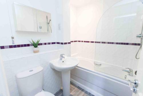 #Cloudstays Birmingham - City Getaway Luxury Townhouse Free Parking 2 Lakes, Бирмингем (фото 11)
