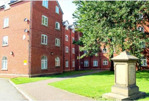 2 bed flat Eccles/Old Trafford