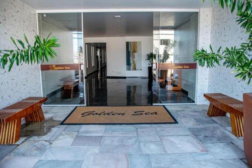 Lobby, Joia da Enseada, com servicos de praia, de frente para o mar, 50 mts da praia,3 quartos e varandas c near Vila Da Bica