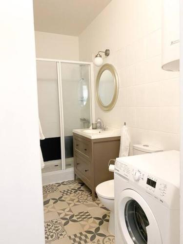 Bathroom, Appartement en centre-ville in Brie-Comte-Robert