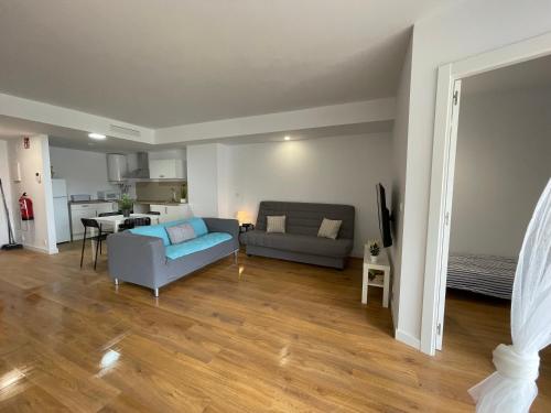 Apartamentos con terraza frente al mar by Color Flats