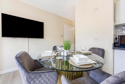 Prime Luxury, Heathrow, FreeParking, WiFi, Netflix