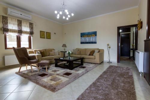 . Katerina & Elia's Family House