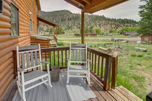 Modern South Fork Vacation Rental with Deck and Grill! in South Fork, Vereinigte Staaten von Amerika