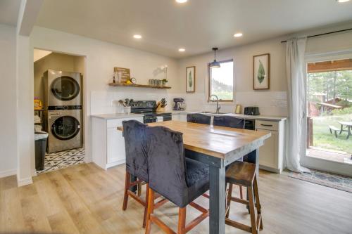 Modern South Fork Vacation Rental with Deck and Grill! in South Fork, USA