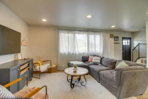 Modern South Fork Vacation Rental with Deck and Grill! in South Fork, USA