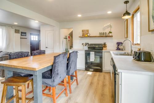 Modern South Fork Vacation Rental with Deck and Grill! in South Fork, USA