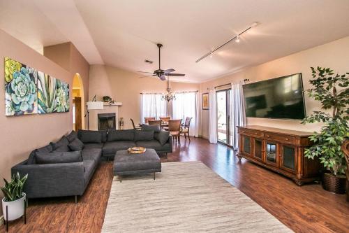 Fountain Hills with Heated Pool and Amazing Views! - image 10