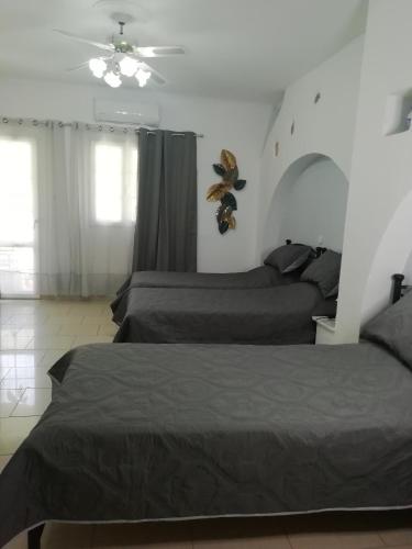 3 twin beds