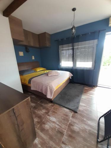 Studio apartman T and T in Razanac