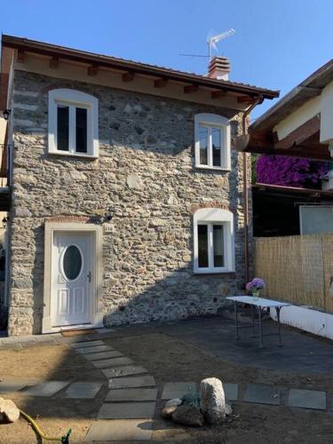 Casa in pietra in antico borgo vicino al centro, Pietrasanta