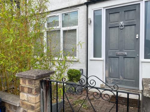 Entire house floor perfect for couples & freelancers - available for single too, Londyn (zdjęcie 5)