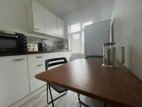 Entire house floor perfect for couples & freelancers - available for single too, Londyn (zdjęcie 8)