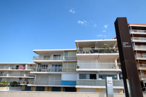 New Luxe Metropolitan