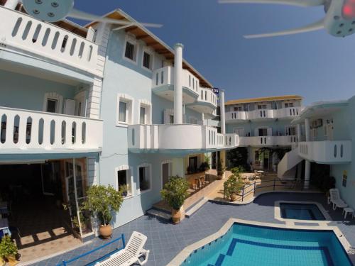 Exterior view, Hotel Spiros in Ammoudia
