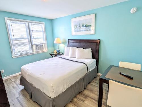 Standard Queen Room