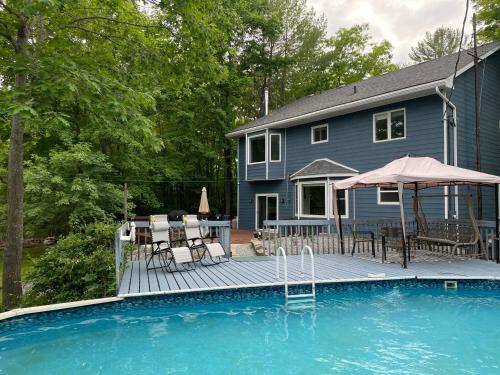 Lakeview Cottage in the forest with private Swimming Pool