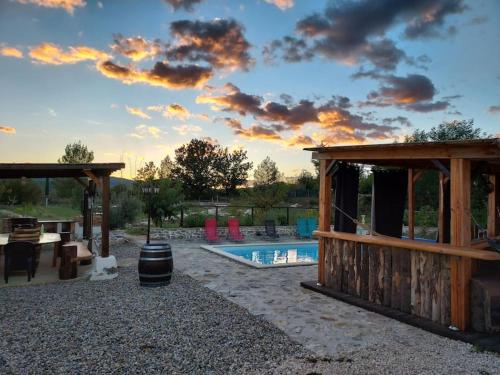 Le P'tit Gîte Gardéchois, piscine Ardèche - 12pers