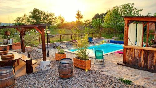 Le P'tit Gîte Gardéchois, piscine Ardèche - 12pers - Location saisonnière - Saint-André-de-Cruzières