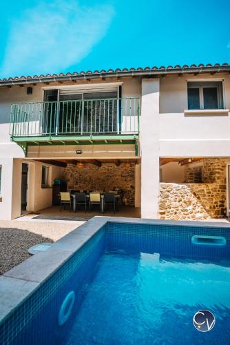 Superbe maison de village-Piscine-Idéal famille gîte à louer Bourdic