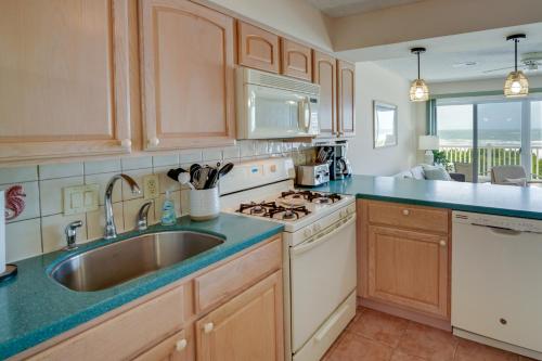 Charming Brigantine Condo Rental: Steps to Beach! in Brigantine (NJ)