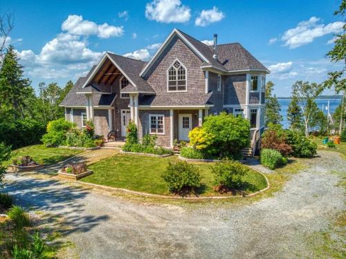 Ocean View Villa with Hot Tub and Movie Theatre