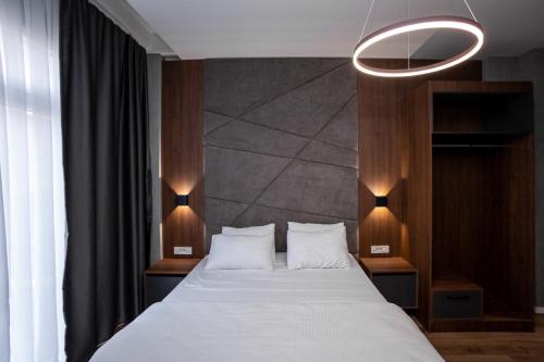 . GRIFFON BAR FOOD APARTMENTS