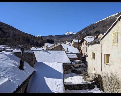 Grand gîte au cœur des Pyrénées - Ariège Mijanes (Grand gite au cœur des Pyrenees - Ariege Mijanes) in Lepla
