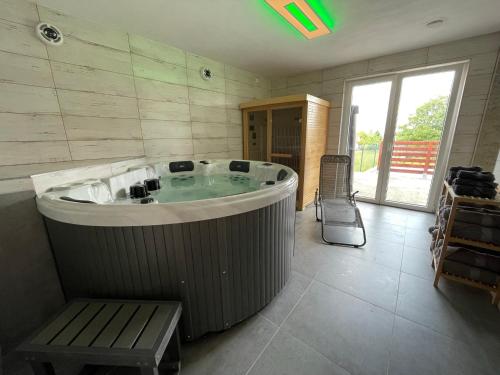 Wellness chalupa Soběšice - brána na Šumavu (Wellness chalupa Sobesice - brana na Sumavu) in Nová Ves