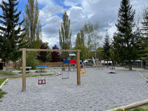 Játszótér, Appartement 6 couchages, Tout confort, pieds des pistes, ménage & linge de maison inclus (Appartement 6 couchages, Tout confort, pieds des pistes, menage & linge de maison inclus) in Montclar