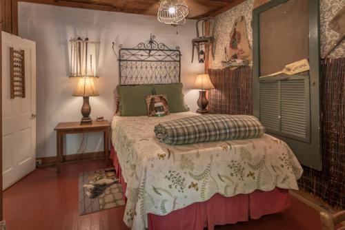 Country Woods Inn in Glen Rose, USA