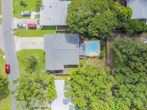 Home w/heated pool 10 mins to Clearwater Beach! in Largo, USA