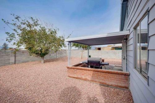 Cozy home! 16 Min away from strip and fremont, Las Vegas (photo 2)