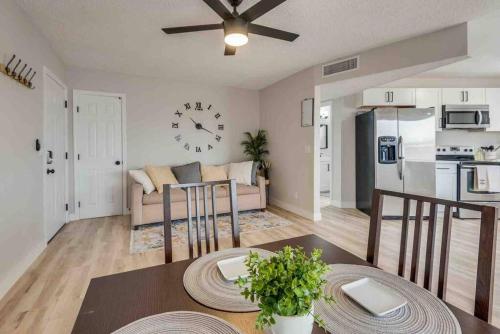 Cozy home! 16 Min away from strip and fremont