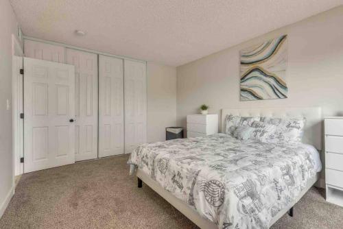 Cozy home! 16 Min away from strip and fremont