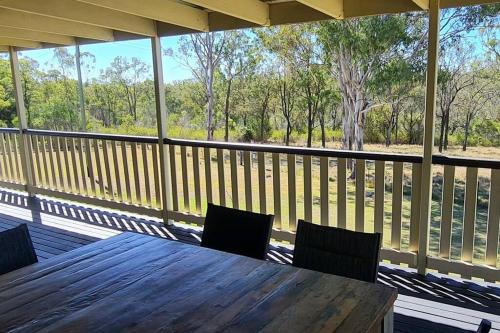 3 bed cottage nestled at centre of 21 acres in Blackbutt in นานังโก