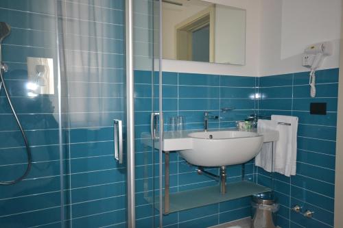 Double Room image 4