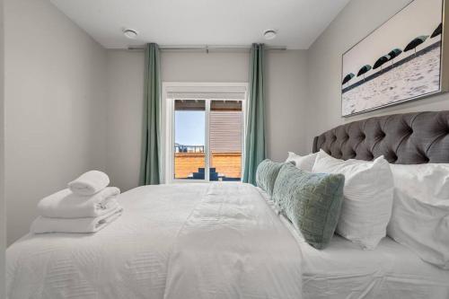 Modern Basement Gem: 2 BR Retreat, Calgary, Alberta