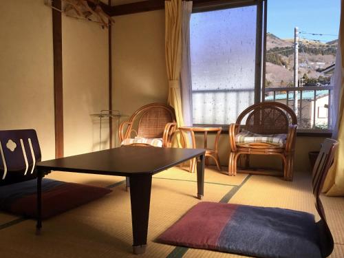 room detail thumbnail 2