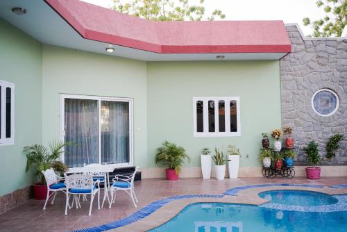 Two-Bedroom Villa image 4