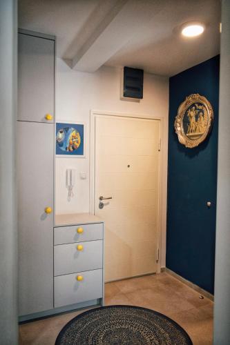 The Impressive Apartment - image 4