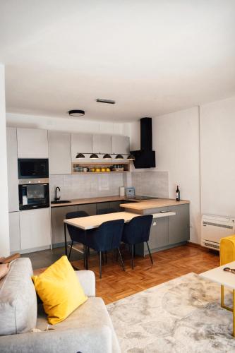 The Impressive Apartment - image 3