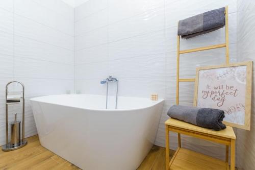 Vannas istaba, Villa Balun in Orihi - 3 bedrooms - pool - garden - sauna in Orihi