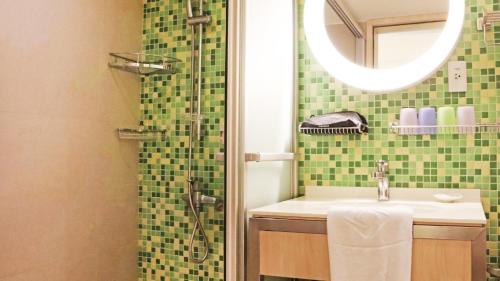 room detail thumbnail 2