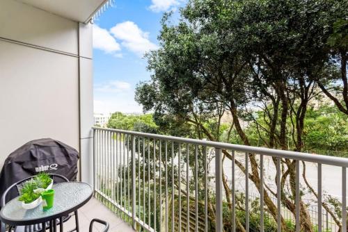 Hideaway Apartment with pool and free parking - image 3