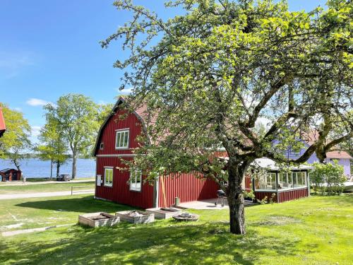 Nice holiday home with a view of lake Asnen in Hulevik, Lonashult - Lönashult