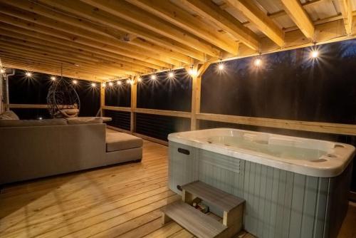 Pisgah Private Retreat Family Getaway with Hot Tub in Balsam Grove, USA