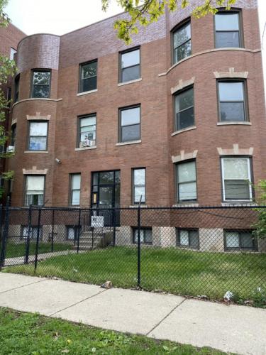 Exterior view, Stylish Urban Retreat 3 Bedroom Newly Remodeled in Grand Boulevard