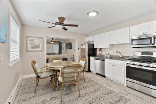 廚房, 33rd Unit 1 Beachbound Parking 2 Blocks to the Beach in 布里根泰恩