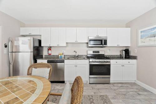 廚房, 33rd Unit 1 Beachbound Parking 2 Blocks to the Beach in 布里根泰恩
